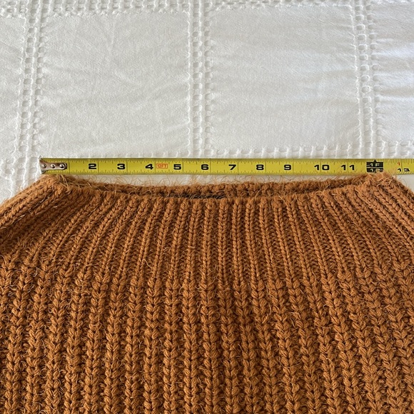 Off shoulder fuzzy sweater - Picture 7 of 9